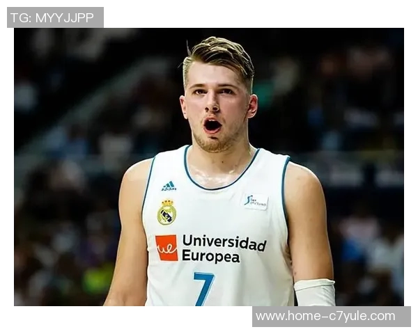 东契奇首节表现出色攻防兼备轻松拿下10分4板2助正负值高达6 东契奇首节表现出色攻防兼备轻松拿下10分4板2助正负值高达6