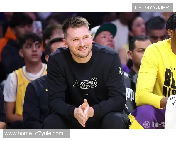 东契奇三分球表现不佳翻白眼回应记者感谢引发热议