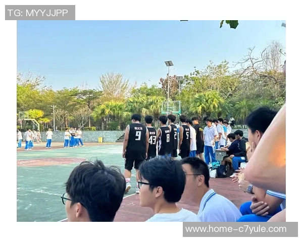 文班赛后第一时间回看录像努力为下场比赛做好充分准备 文班赛后第一时间回看录像努力为下场比赛做好充分准备